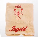 Ručník 50 x 100 cm s výšivkou lososová - jméno + znamení - Ingrid + štír