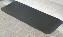 Gumový nájezd 900 x 200 x 25 mm Gumový nájezd 900 x 200 x 25 mm