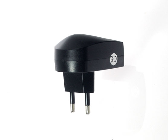 USB nabíječka 5V/1000 mA, 230 V USB nabíječka 5V/1000 mA, 230 V